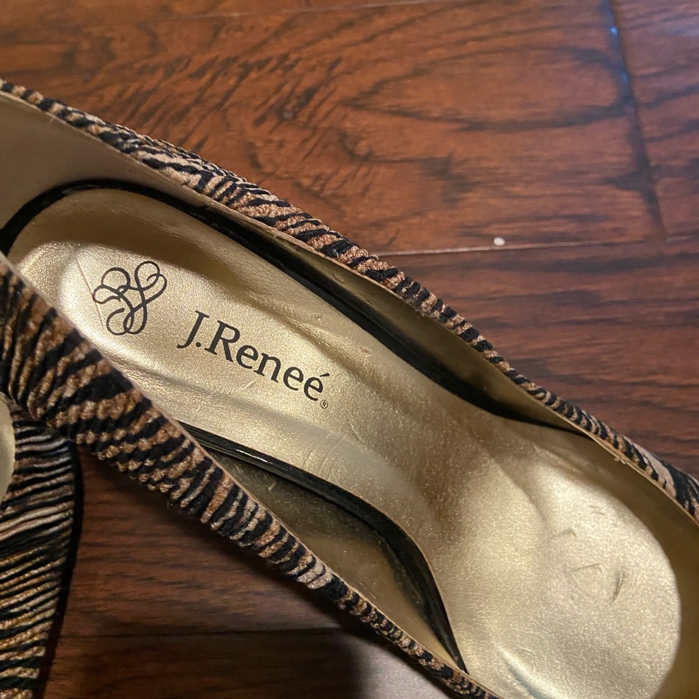 Gorgeous vintage animal print j Renee pump - Picture 2 of 5